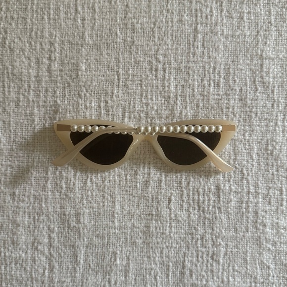 Retro Cat-Eye Sunglasses - Picture 2 of 3